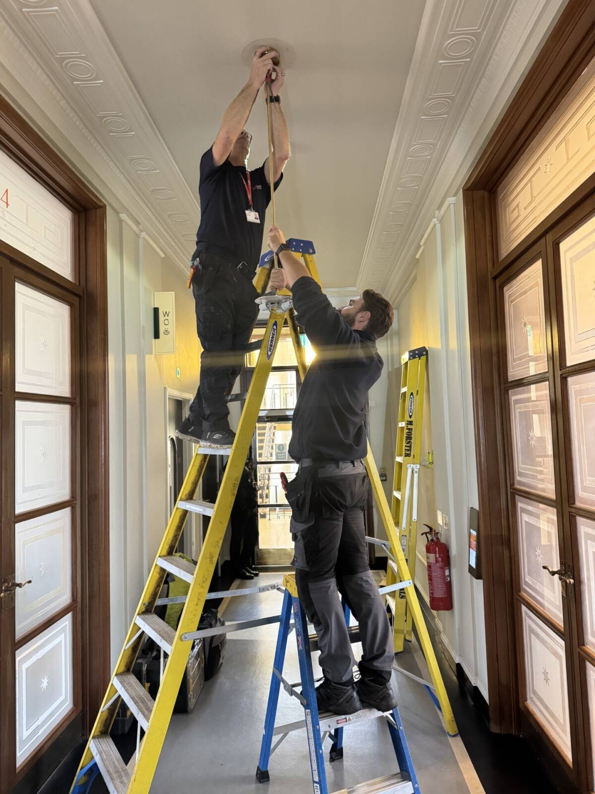 Dan and karl changing light21